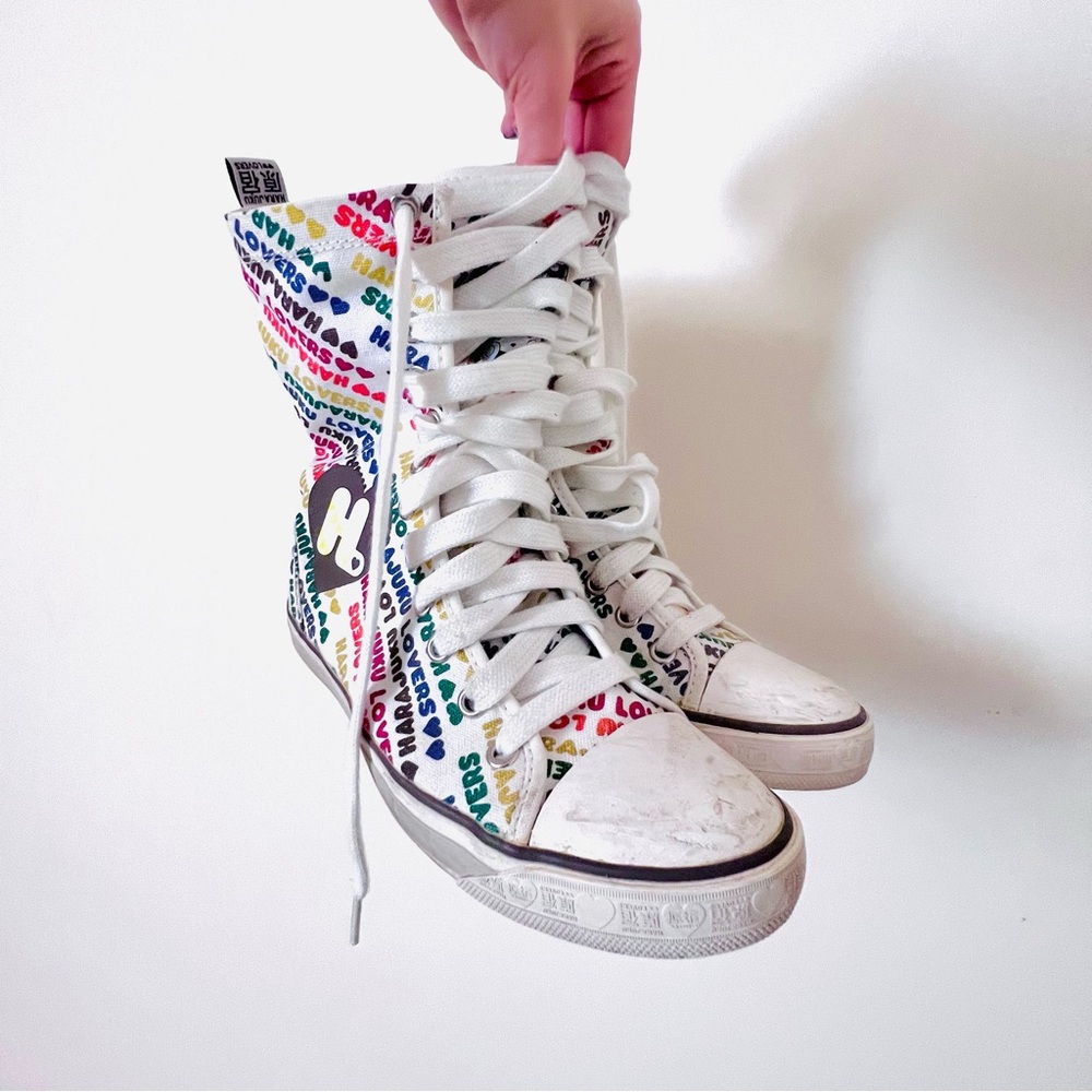 HARAJUKU LOVERS KOGAL FOLD TEX HIGH TOP SNEAKERS (RAINBOLT BRITE)